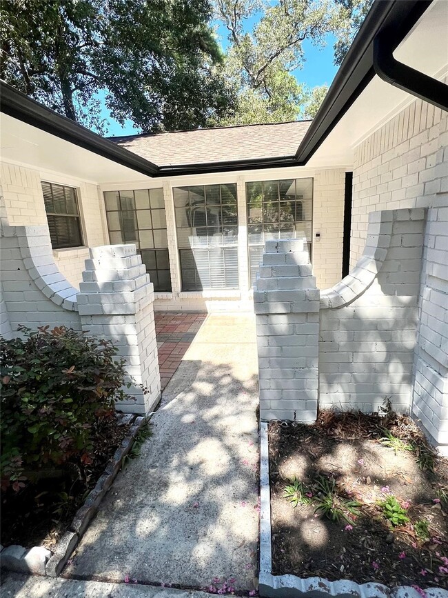 Building Photo - 2719 Tinechester Dr