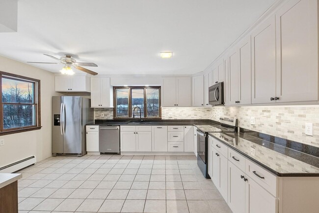 Building Photo - 4489 Pompey Center Rd