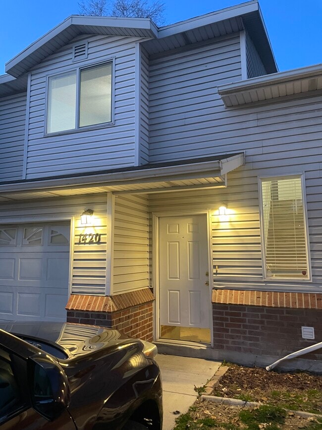 Building Photo - 1420 W Salvia Pl