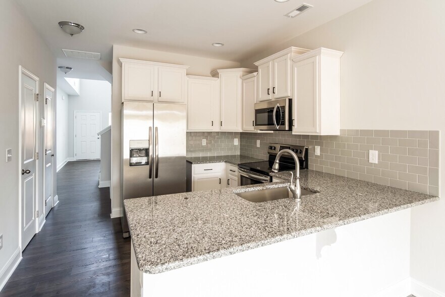 Building Photo - 387 Trevally Ct