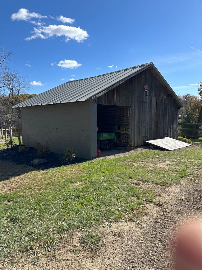 Building Photo - Barndominium on 14 Acres