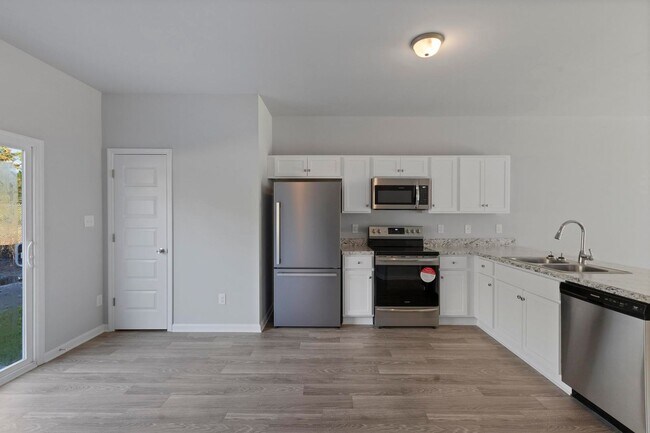 Building Photo - Townhouse For Rent in Holly Ridge