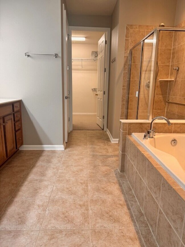 Building Photo - Condominium for rent
