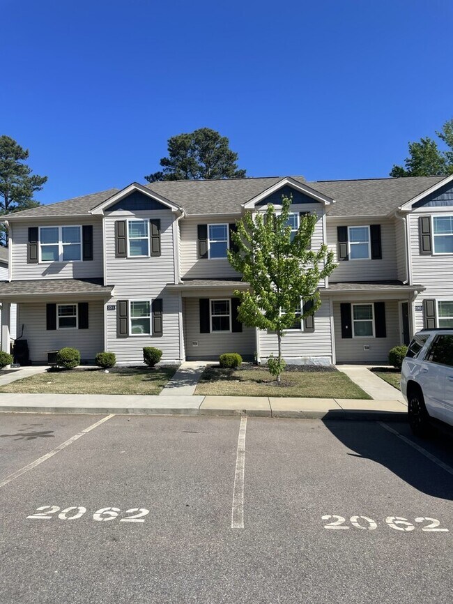 Building Photo - 2062 Wiggins Village Dr