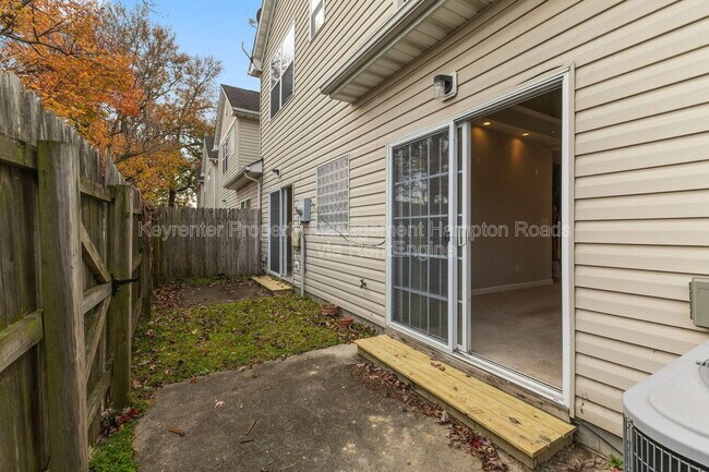 Building Photo - 5129 Maracas Arch