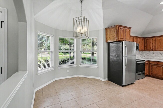 Building Photo - 10718 Fairview Dr