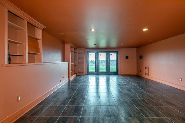 Building Photo - 411 Beach St