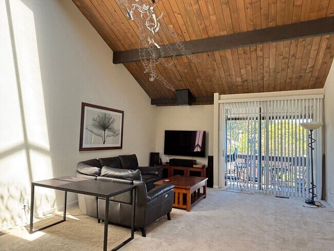 Building Photo - STUNNING NEWLY REMODELED CONDO WITH POOL &...