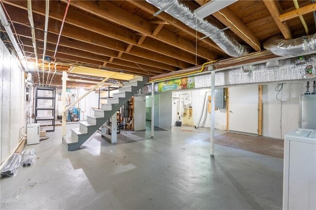 Building Photo - 48 Pleasant St