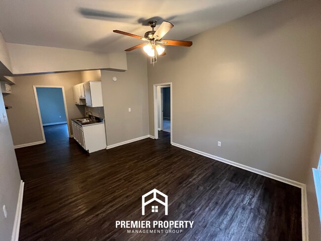 Building Photo - Charming 4BR/1BA Southwest Memphis Home | Vaulted High Ceilings & Large Fenced Yard