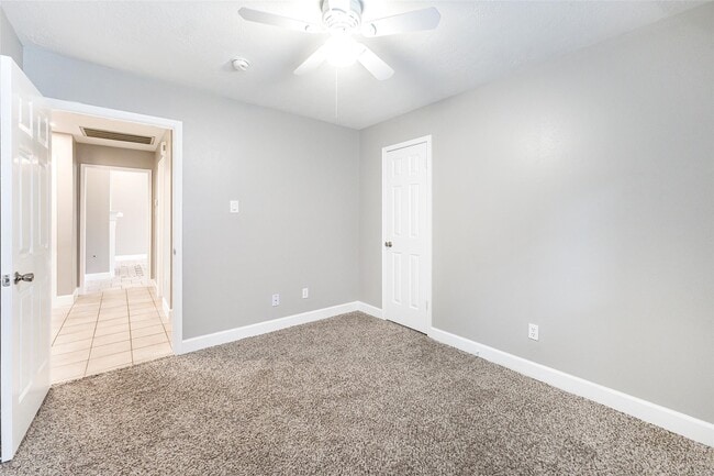 Building Photo - 7015 Yardley Dr