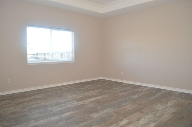 Building Photo - YOUR COASTAL PARADISE AWAITS!