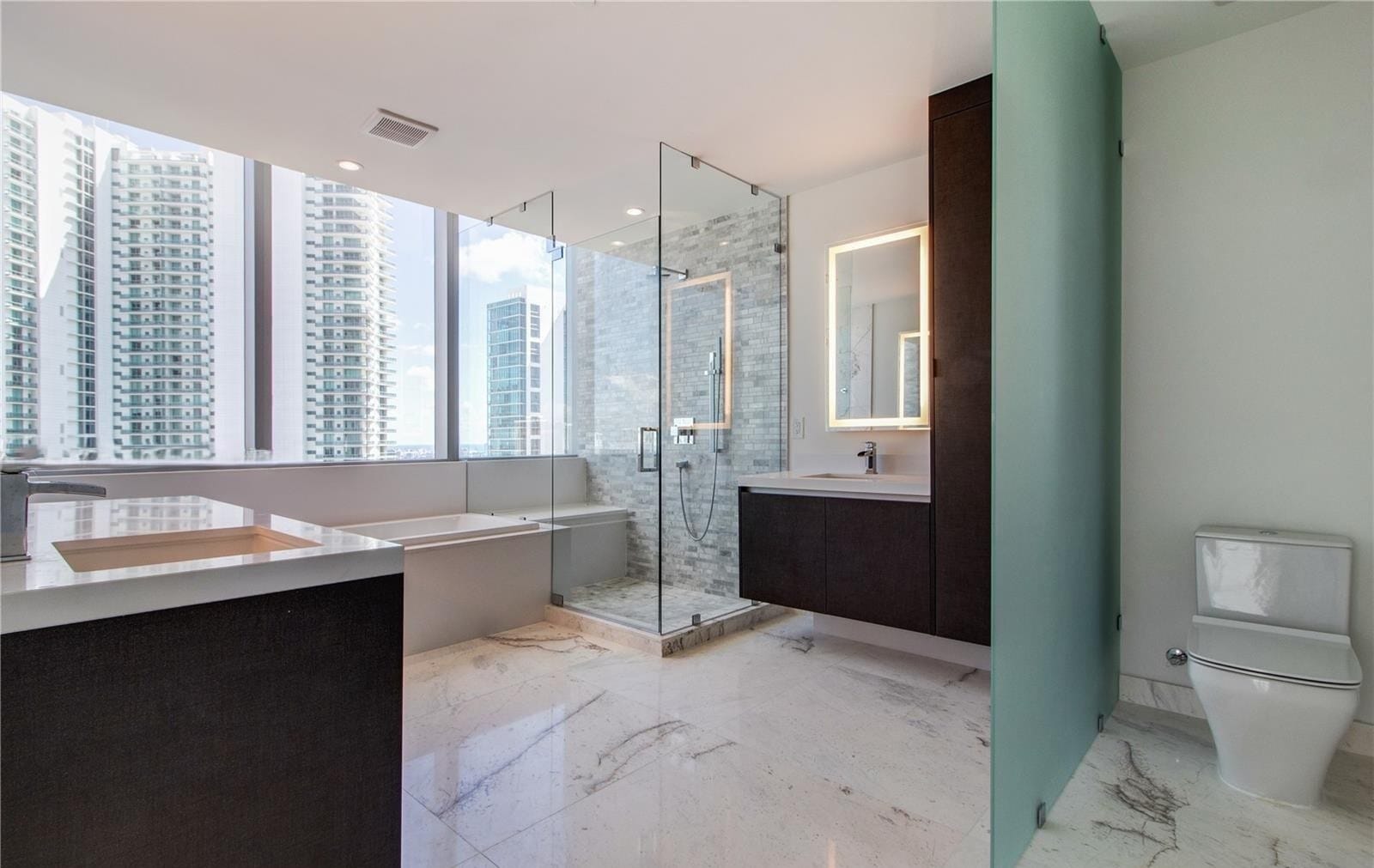 Building Photo - 851 NE 1st Ave