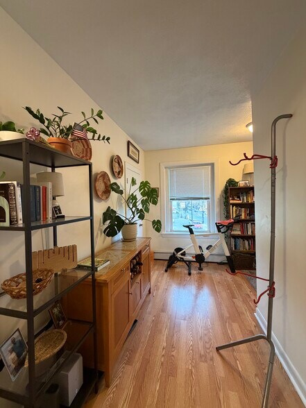 Building Photo - 2 Central St