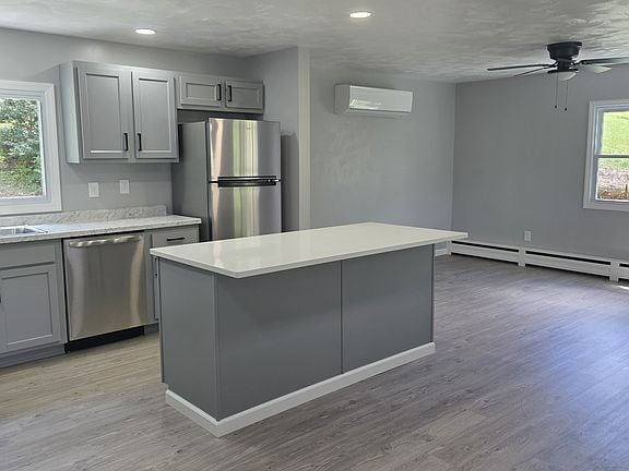 Building Photo - Newly remodeled single family home