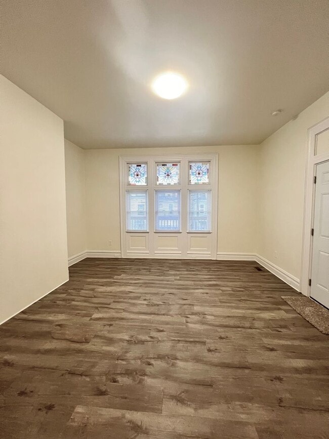 Building Photo - Updated 1BR Apartment Now Available