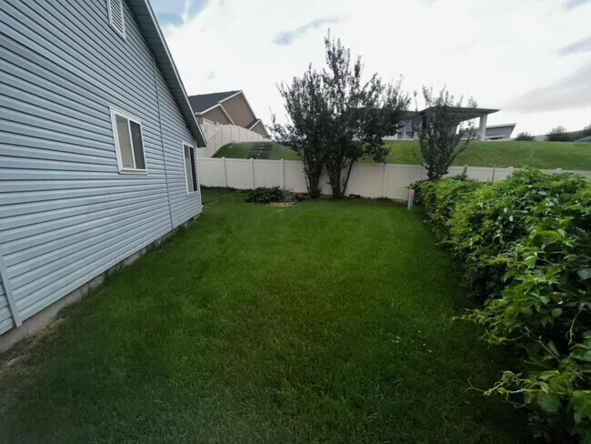 Building Photo - 3747 S McGuire Pl