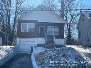 Building Photo - Spacious 2 Bed/1Bath w/Garage and Bonus Ro...