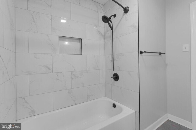 Building Photo - 950 Central Ave