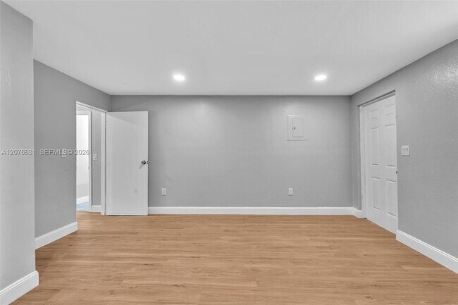 Building Photo - 163 NW 40th St