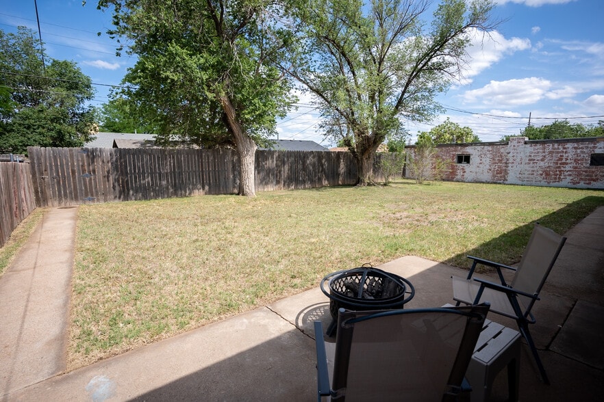 Building Photo - 1559 Parr St