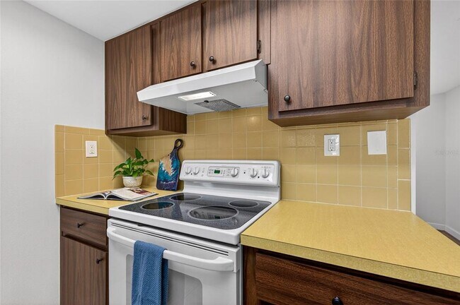 Building Photo - 430 Sunnyside Dr
