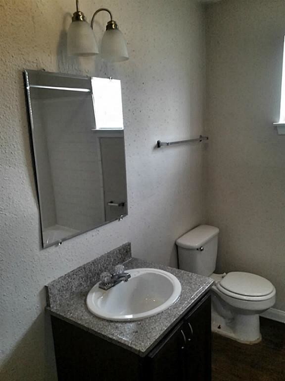 Building Photo - 5610 Royal Palms St