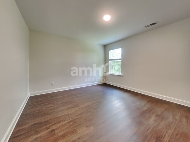 Building Photo - 611 Rivermist Dr