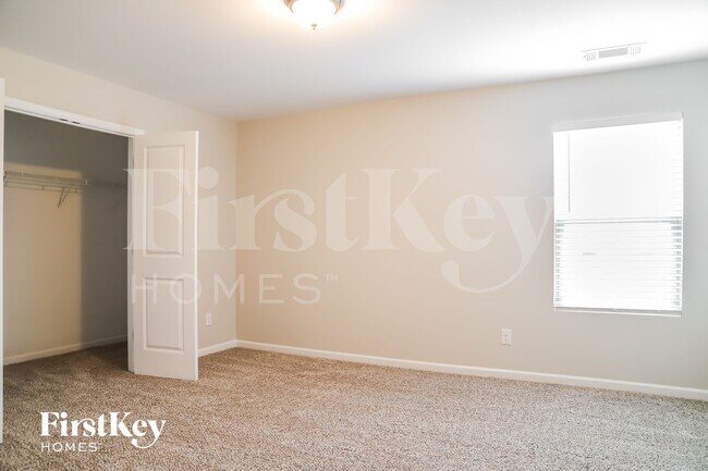 Building Photo - 216 Aberdeen Way