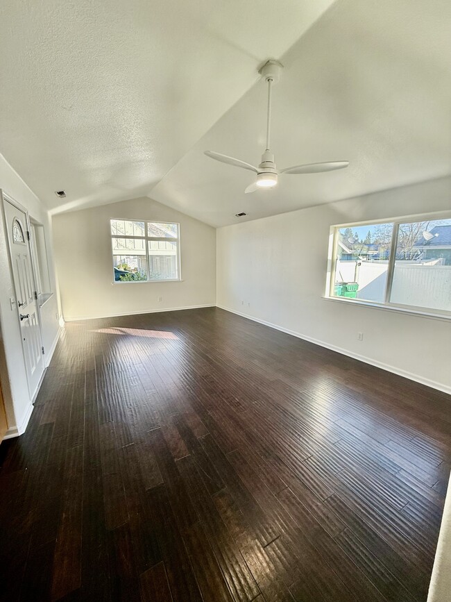 Building Photo - 179 Highlands Ct