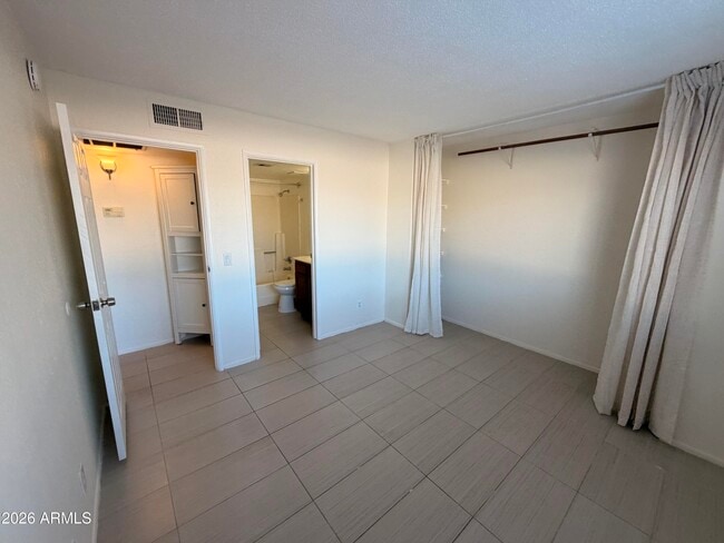 Building Photo - 616 S Hardy Dr