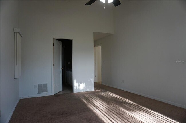 Building Photo - 10500 Lake Hasson Cir