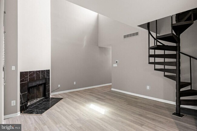 Building Photo - 319 Tavistock Rd