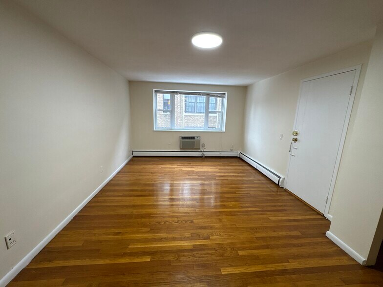 Building Photo - 111 Babcock St