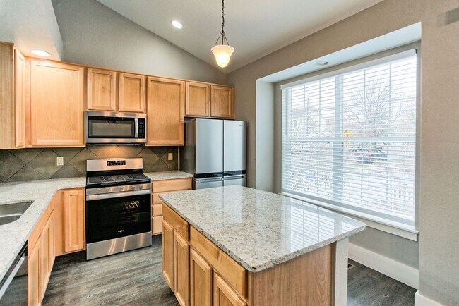 Building Photo - 2 Bedroom 2 Bath Loveland Ranch Home