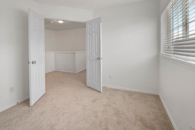 Building Photo - 1611 SW San Mateo Terrace