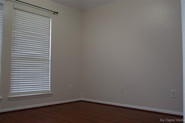 Building Photo - 4918 Pinder Ln