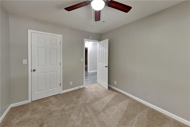 Building Photo - 5665 Enchantress Ln NE