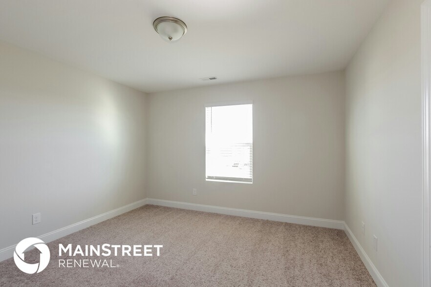 Building Photo - 2132 Vecchio Dr