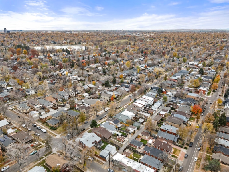 Building Photo - 704 E Dakota Ave