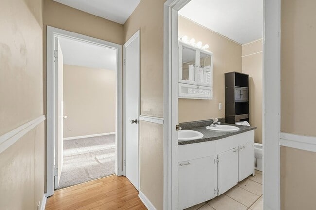 Building Photo - 46 James Dr