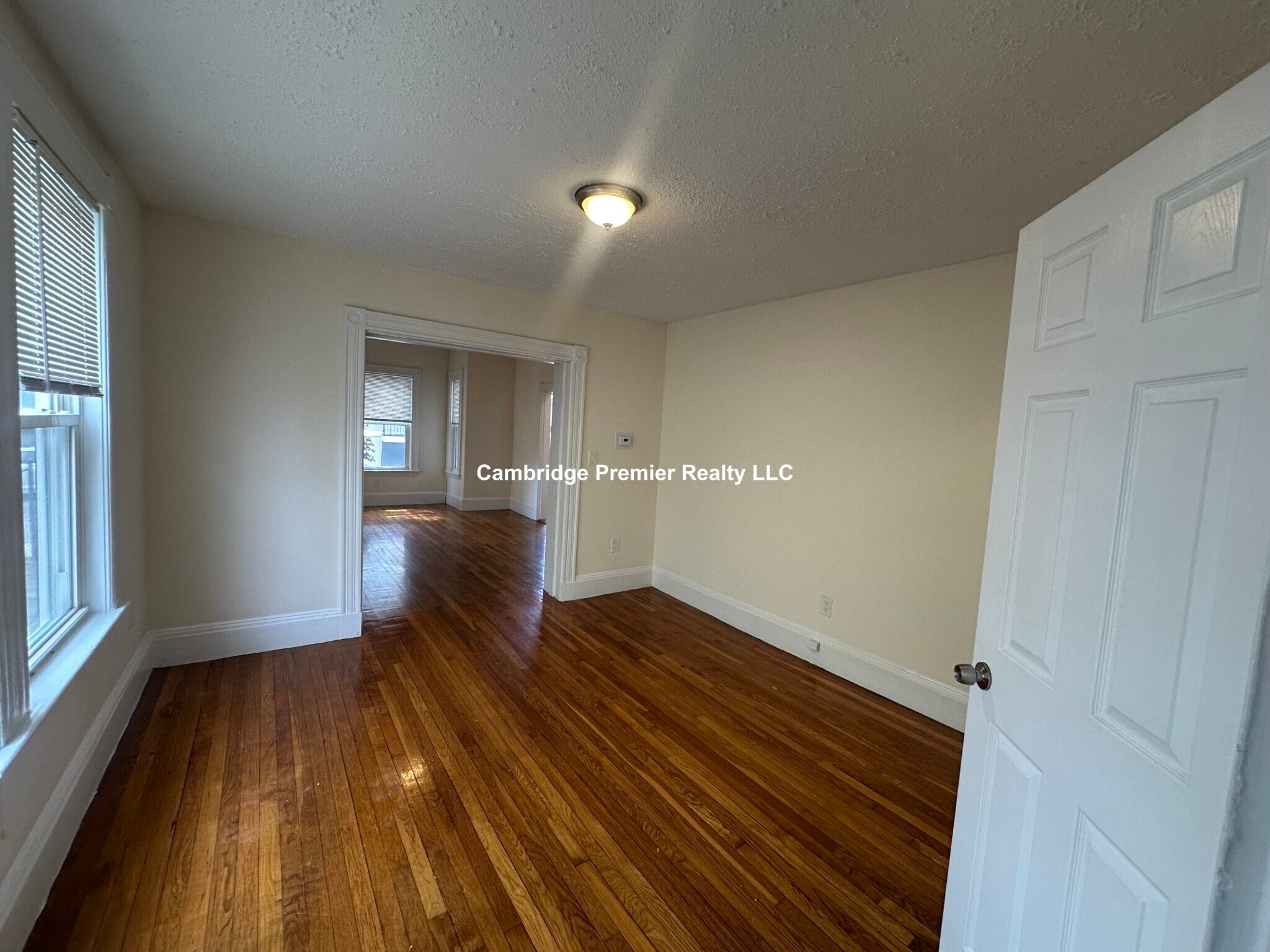 Building Photo - 55 Bonair St