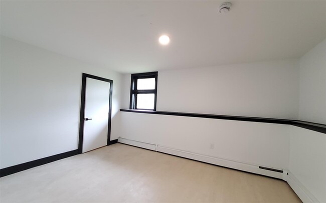 Building Photo - 40 Felter Hill Rd