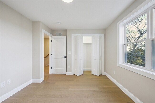 Building Photo - 108 Stowe St