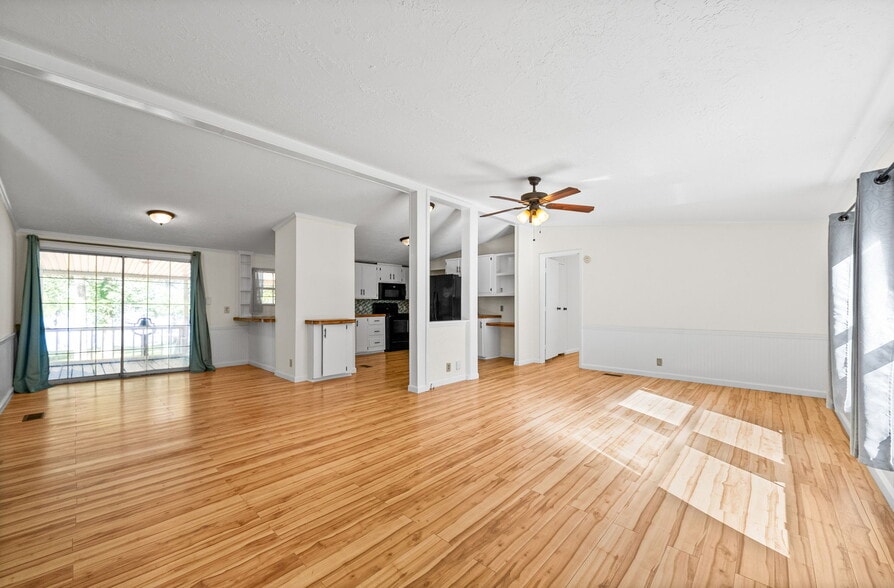 Building Photo - 315 Riverview Dr