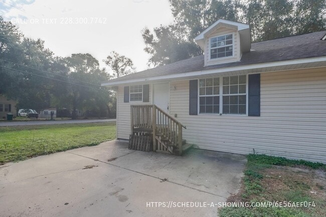 Building Photo - 124 30th 1/2 St-B