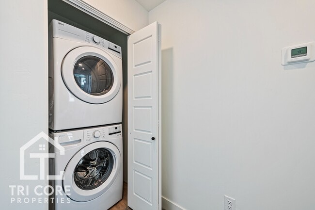 Building Photo - PROMOTION- FREE pet rent and FREE Pet Deposit (Up to 2 Pets)+ $500 Credit towards HOAs  1 MONTH F...