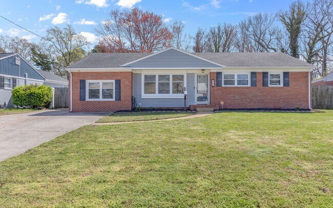 Building Photo - For Rent. 4 Bedrooms