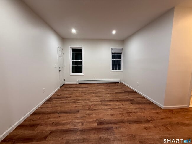 Building Photo - 53 Mahl Ave