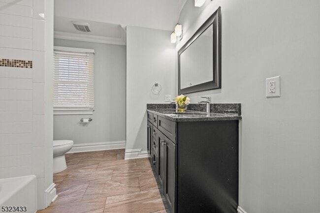 Building Photo - 64 Kent Pl Blvd